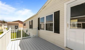 92 Bayview Pkwy, Middletown, RI 02842