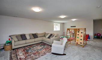 930 Wolf Creek Dr, Polk City, IA 50226