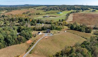 2004 SEVEN MEADOWS Ln, Appomattox, VA 24522