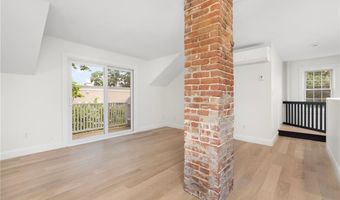 28 Young St 3, Newport, RI 02840