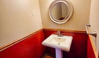 950 APACHE St, Cheyenne, WY 82009