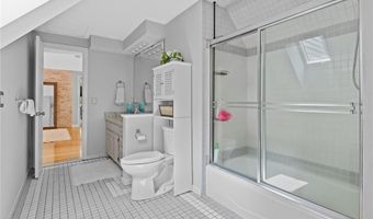 20 Beechwood Dr, Cranston, RI 02921