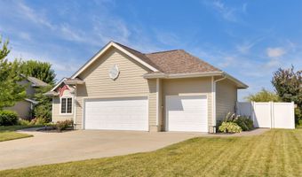 1018 Falcon Dr SE, Altoona, IA 50009