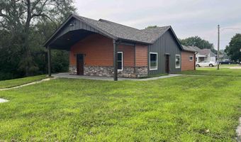 121 N 9th St, Albia, IA 52531