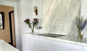 124 Harrison Ave, Newport, RI 02840