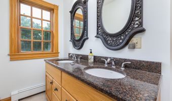 40 Old Bridge Rd, Brookfield, CT 06804