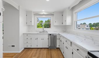 5 Lilac Ln, Brookfield, CT 06804