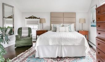 16 Carroll Ave, Newport, RI 02840