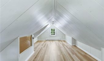 3 Sundale Rd, Cranston, RI 02921