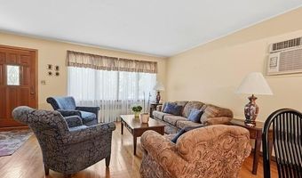 152 Nassau Dr, Albertson, NY 11507