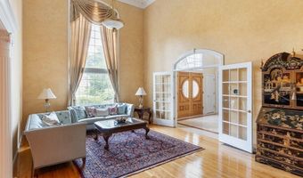8 Buttonwood Dr, Andover, MA 01810