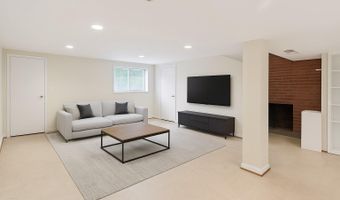 6049 AVON Dr, Bethesda, MD 20814