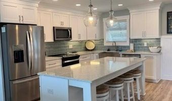 102 W Dobbs St, Atlantic Beach, NC 28512
