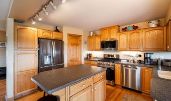 8866 Deer Run Dr, Allenton, WI 53002