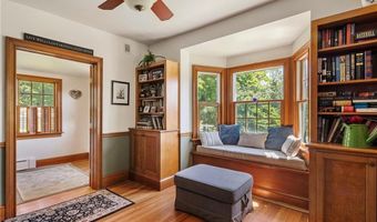 201 Paradise Ave, Middletown, RI 02842