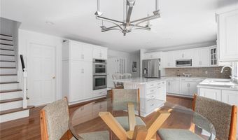 215 Watch Hill Dr, East Greenwich, RI 02818