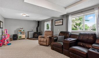 1802 Oak Knoll Dr NE, Alexandria, MN 56308