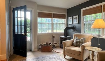 9 South Dr, Middletown, RI 02842