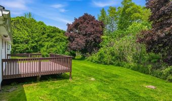 35 Dorchester Ln, Branford, CT 06405