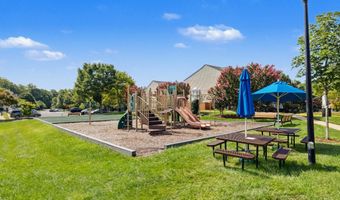5438 SUMMER LEAF Ln, Alexandria, VA 22312