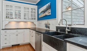 20 Albert Mdw, Bar Harbor, ME 04609