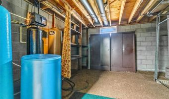 1129 Oak Tree Rd, Akron, OH 44320