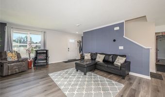 1112 Hidden Lake Blvd, Akron, OH 44312