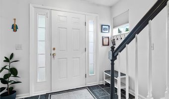 6809 Meadow Ln, Middleburg Heights, OH 44130