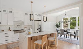 5 Braeburn Cir, Cranston, RI 02921