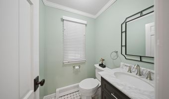 5 Beaver Pond Rd, Albany, NY 12211