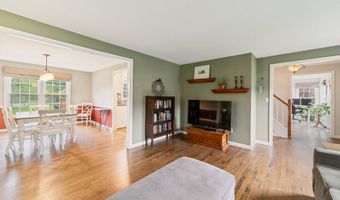 27 S Pond Cir, Cheshire, CT 06410