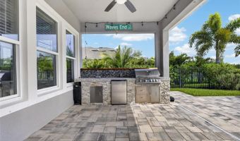 7322 PARADISO Dr, Apollo Beach, FL 33572