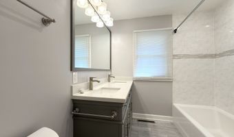 1222 E Kensington Rd, Arlington Heights, IL 60004