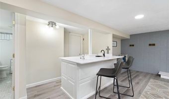 103 BIRCHWOOD Dr, North Kingstown, RI 02852