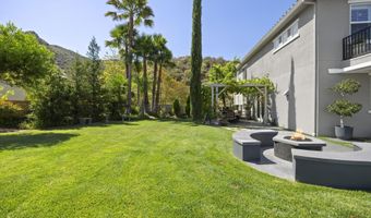 1915 Hazel Nut Ct, Agoura Hills, CA 91301