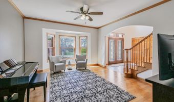 500 E Sherwood Dr, Addison, IL 60101