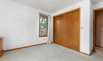 1334 W CLOVERDALE Dr, Appleton, WI 54914