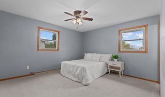 1330 N BRIARCLIFF Dr, Appleton, WI 54915