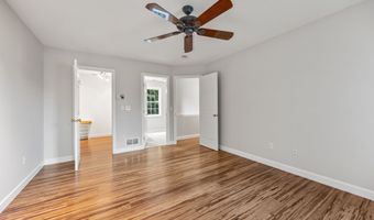 40 Nathan Hale Ct, Cheshire, CT 06410