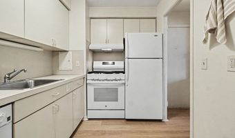 1257 Island Dr 101, Ann Arbor, MI 48105