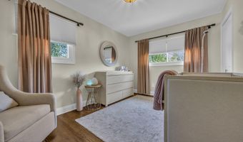 10 Linda Cir, Aberdeen, NJ 07747