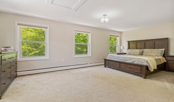 78 Hitching Post Ln, Bedford, NH 03110