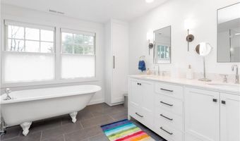 6 Searles Rd, Darien, CT 06820
