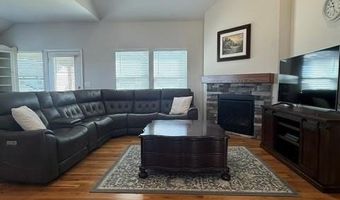 16338 Lois Ln, Basehor, KS 66007