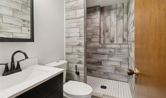 1619 HyVue St, Adel, IA 50003
