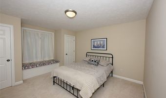 679 Deep Woods Dr, Aurora, OH 44202