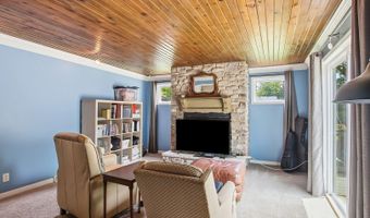 615 Highland Ave, Antioch, IL 60002
