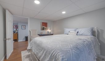 460 NE Oak Hill St, Abingdon, VA 24210