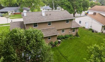 58 CRESTVIEW Dr, Appleton, WI 54915