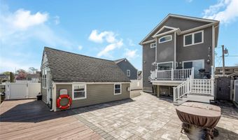 25 Cape Rd, Amityville, NY 11701